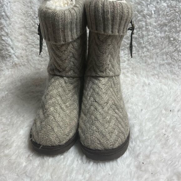 Mukluks beige and gray knit boots brown faux suede trim faux fur lining … - Picture 5 of 12